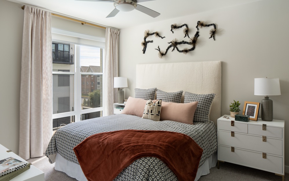B6 - 2 bedroom floor plan layout with 2 bathrooms and 1167 square feet (Secondary Bedroom, 2D)